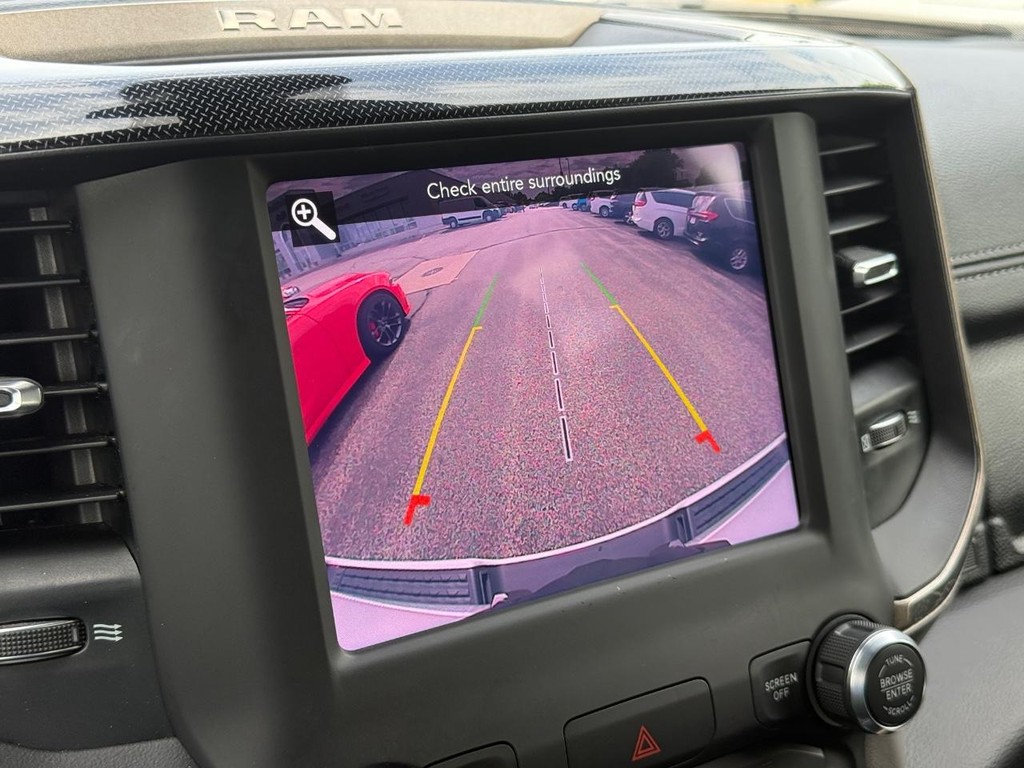 Ram 1500 Vehicle Full-screen Gallery Image 18