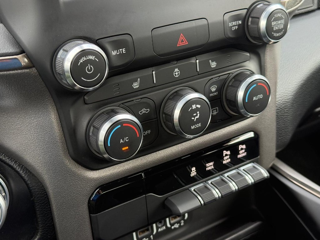 Ram 1500 Vehicle Full-screen Gallery Image 19