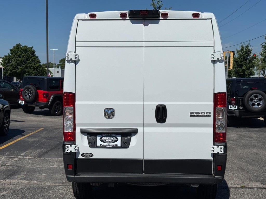 Ram ProMaster Cargo Van Vehicle Full-screen Gallery Image 04