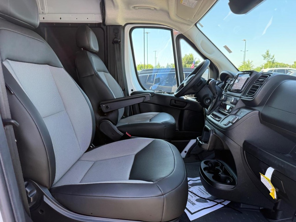 Ram ProMaster Cargo Van Vehicle Full-screen Gallery Image 06