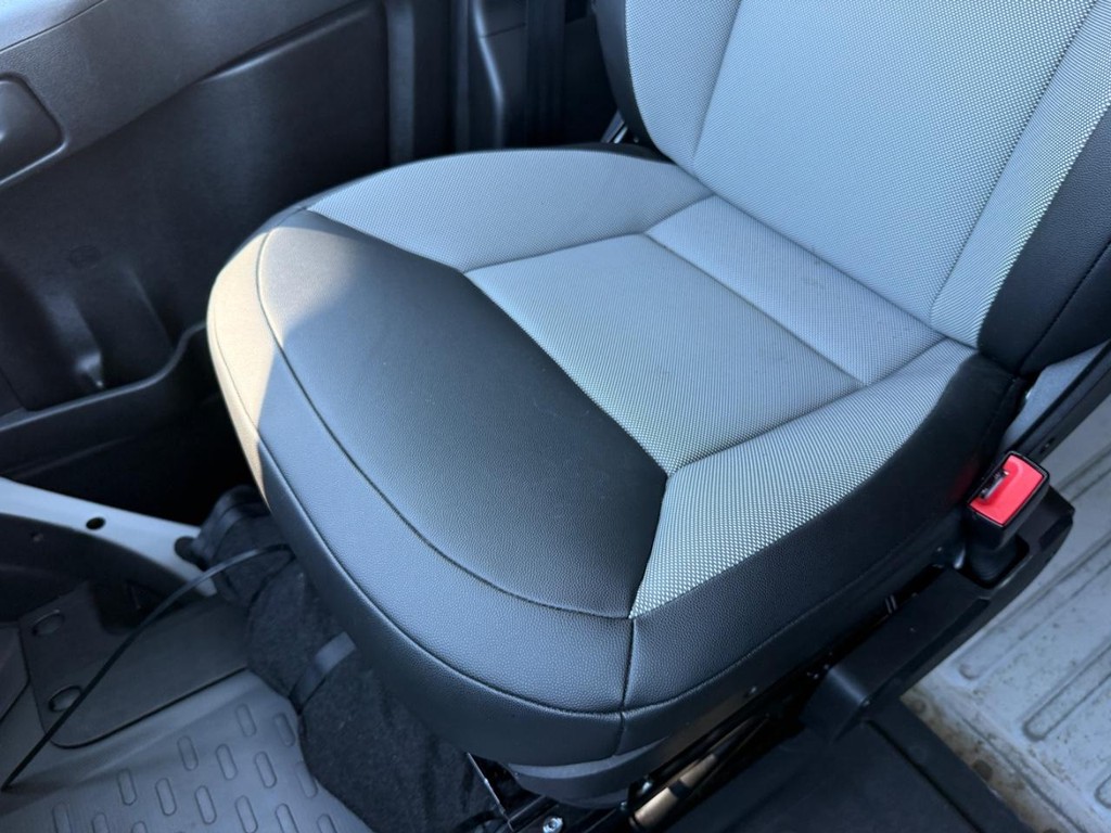 Ram ProMaster Cargo Van Vehicle Full-screen Gallery Image 17