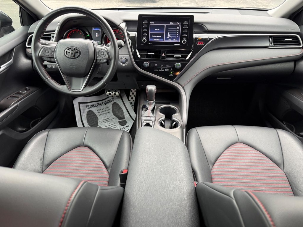 Toyota Camry Vehicle Full-screen Gallery Image 08