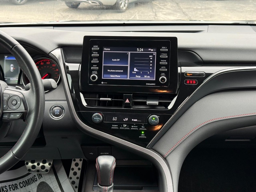 Toyota Camry Vehicle Full-screen Gallery Image 09