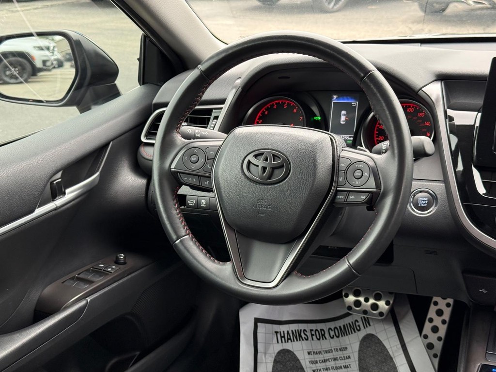 Toyota Camry Vehicle Full-screen Gallery Image 11