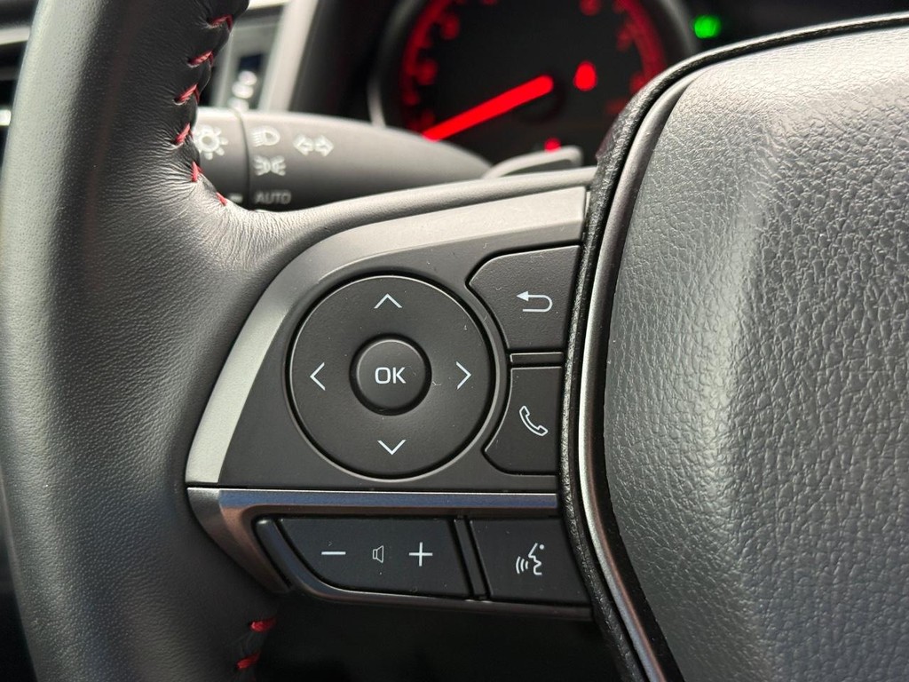 Toyota Camry Vehicle Full-screen Gallery Image 14