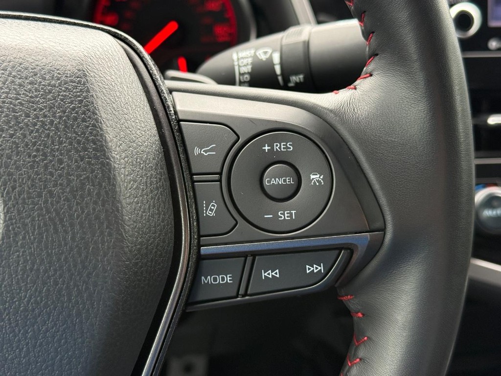 Toyota Camry Vehicle Full-screen Gallery Image 15
