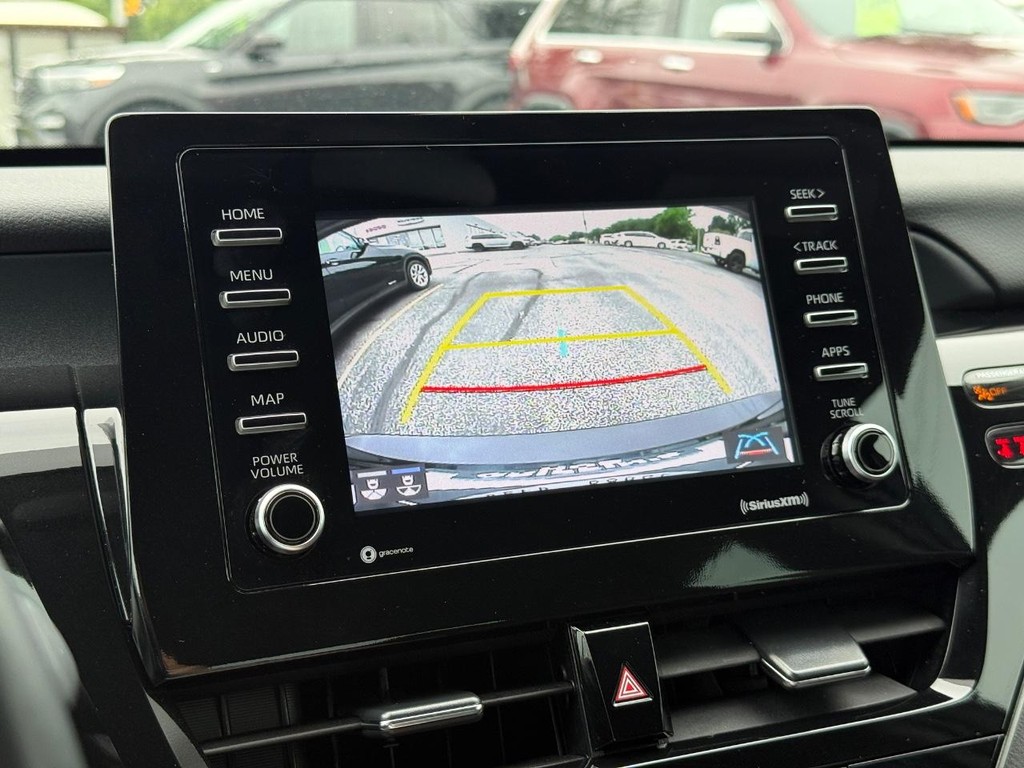 Toyota Camry Vehicle Full-screen Gallery Image 17