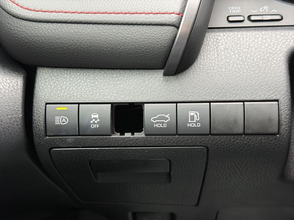 Toyota Camry Vehicle Full-screen Gallery Image 20