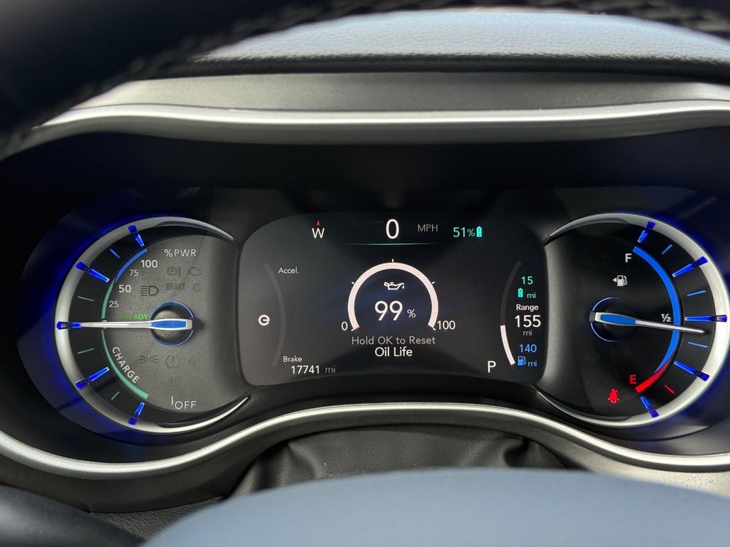 Chrysler Pacifica Vehicle Full-screen Gallery Image 18