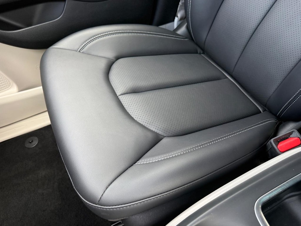Chrysler Pacifica Vehicle Full-screen Gallery Image 21