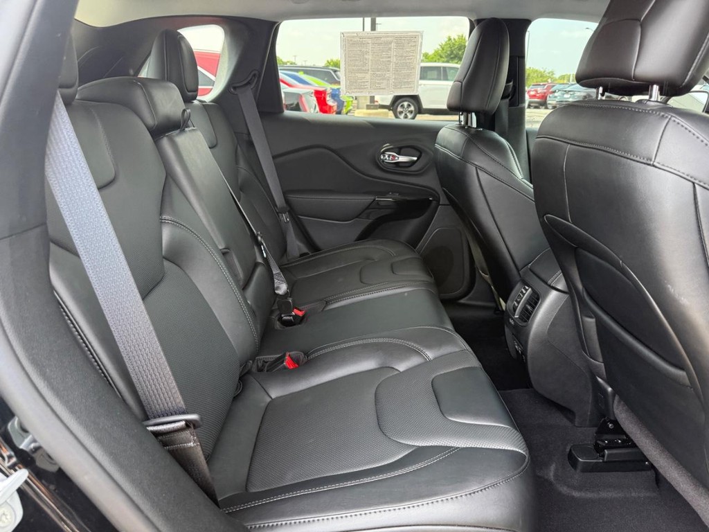 Jeep Cherokee Vehicle Full-screen Gallery Image 07