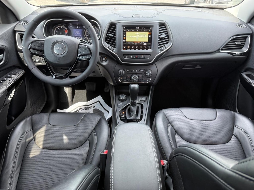 Jeep Cherokee Vehicle Full-screen Gallery Image 08