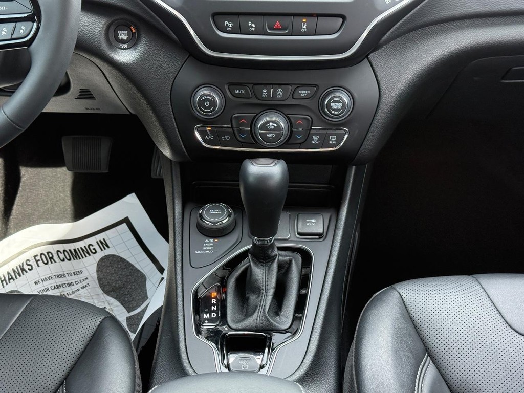 Jeep Cherokee Vehicle Full-screen Gallery Image 10