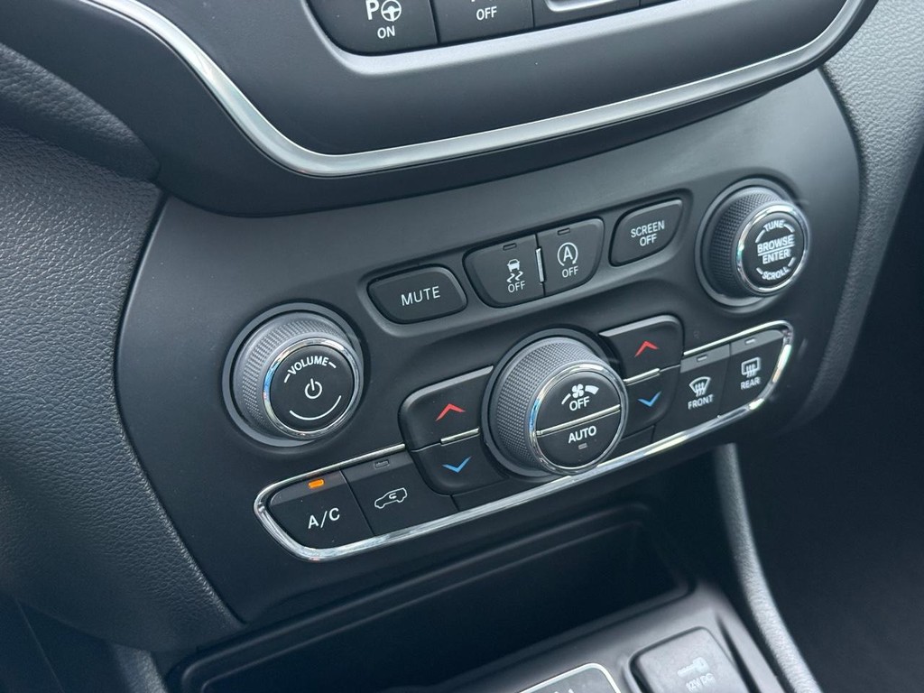 Jeep Cherokee Vehicle Full-screen Gallery Image 19