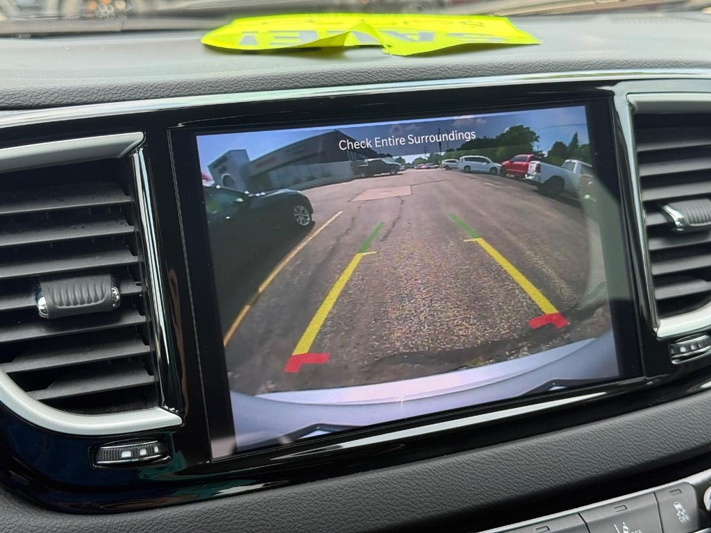 Chrysler Pacifica Vehicle Full-screen Gallery Image 18