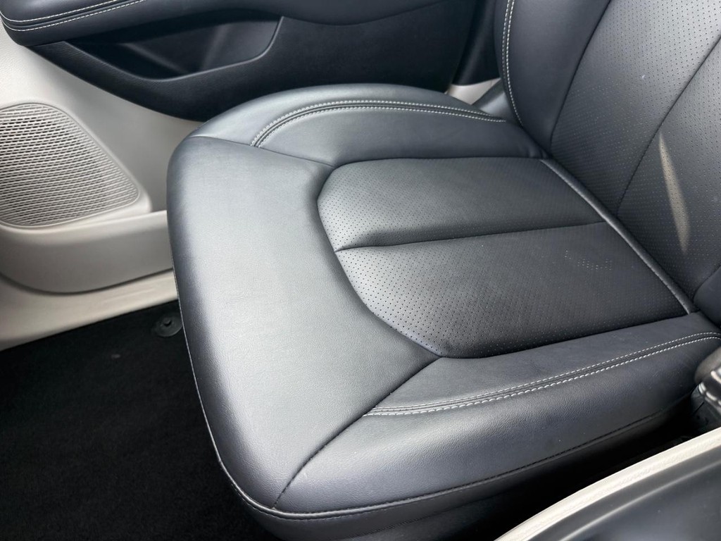 Chrysler Pacifica Vehicle Full-screen Gallery Image 20