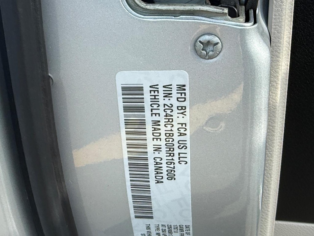 Chrysler Pacifica Vehicle Full-screen Gallery Image 22