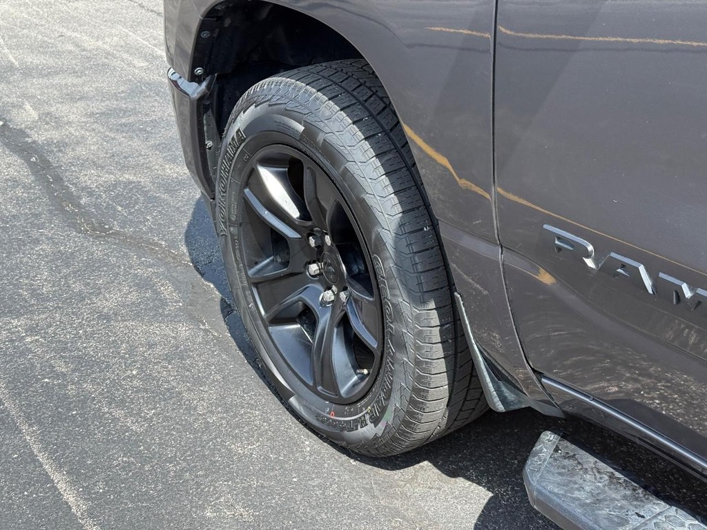 Ram 1500 Vehicle Full-screen Gallery Image 12