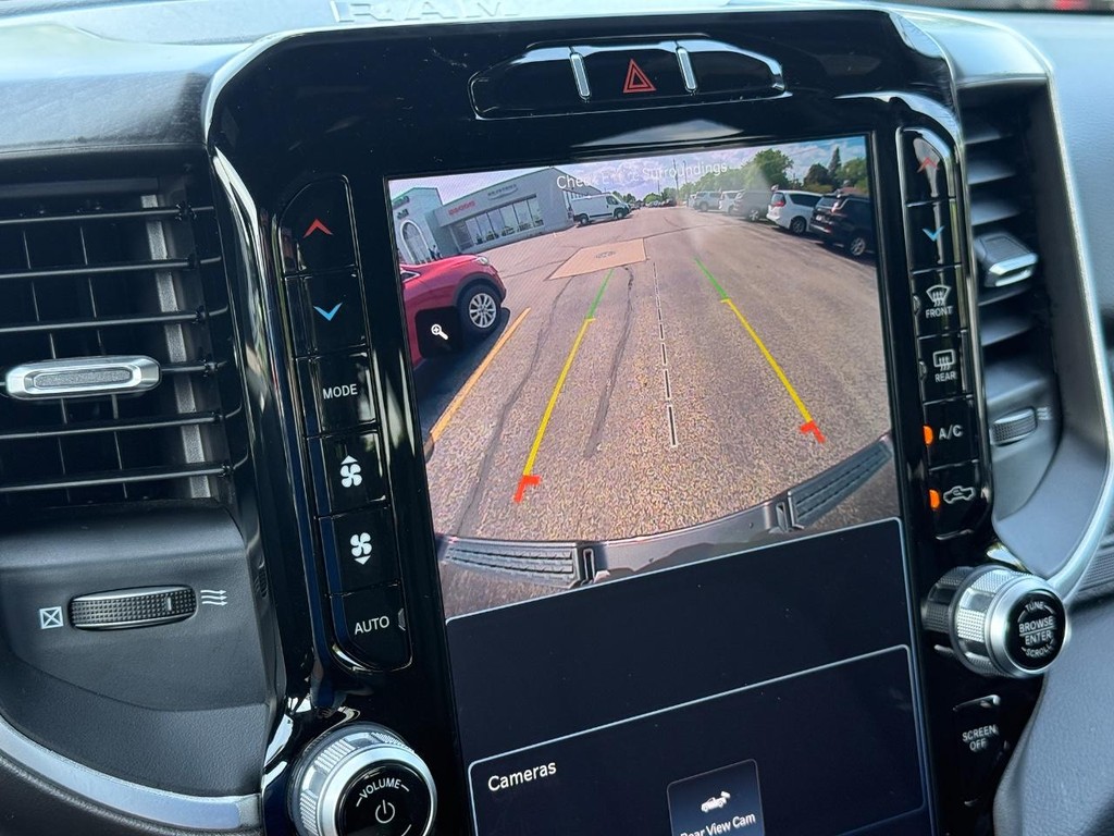 Ram 1500 Vehicle Full-screen Gallery Image 16
