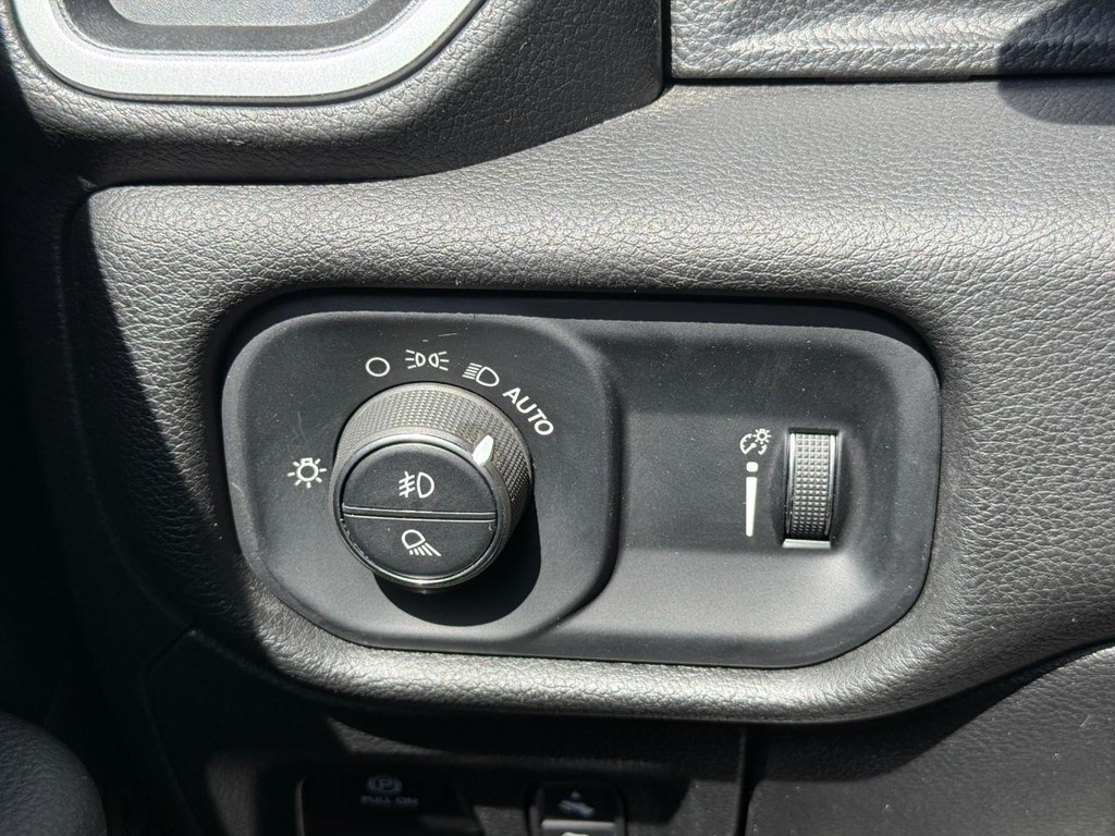 Ram 1500 Vehicle Full-screen Gallery Image 19