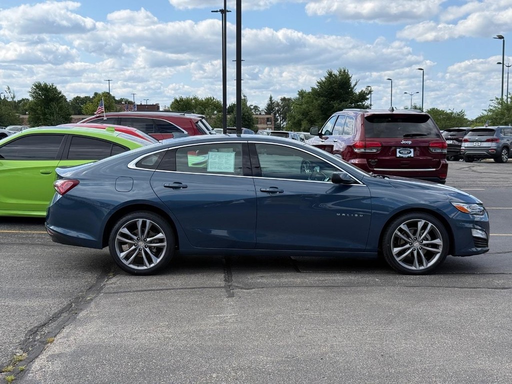 Chevrolet Malibu Vehicle Full-screen Gallery Image 02