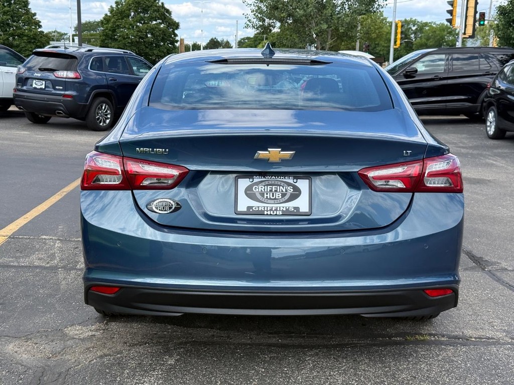 Chevrolet Malibu Vehicle Full-screen Gallery Image 04