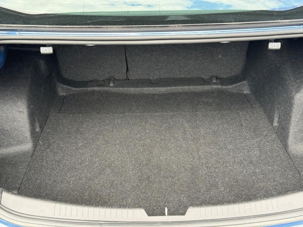 Chevrolet Malibu Vehicle Full-screen Gallery Image 05