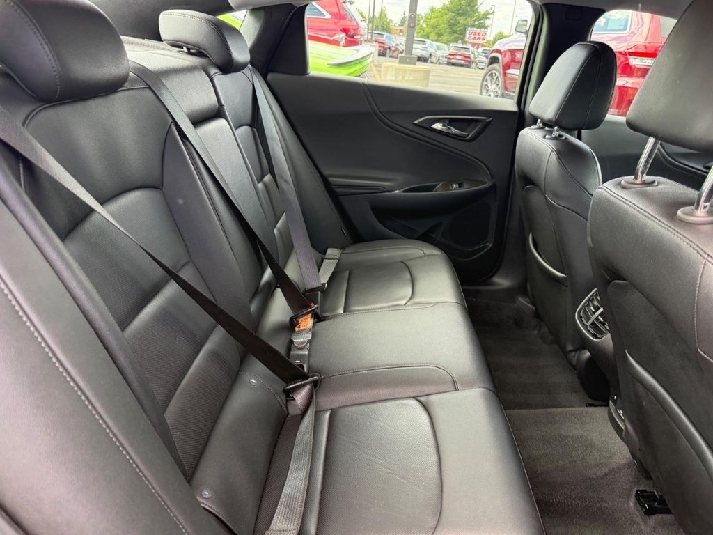 Chevrolet Malibu Vehicle Full-screen Gallery Image 07