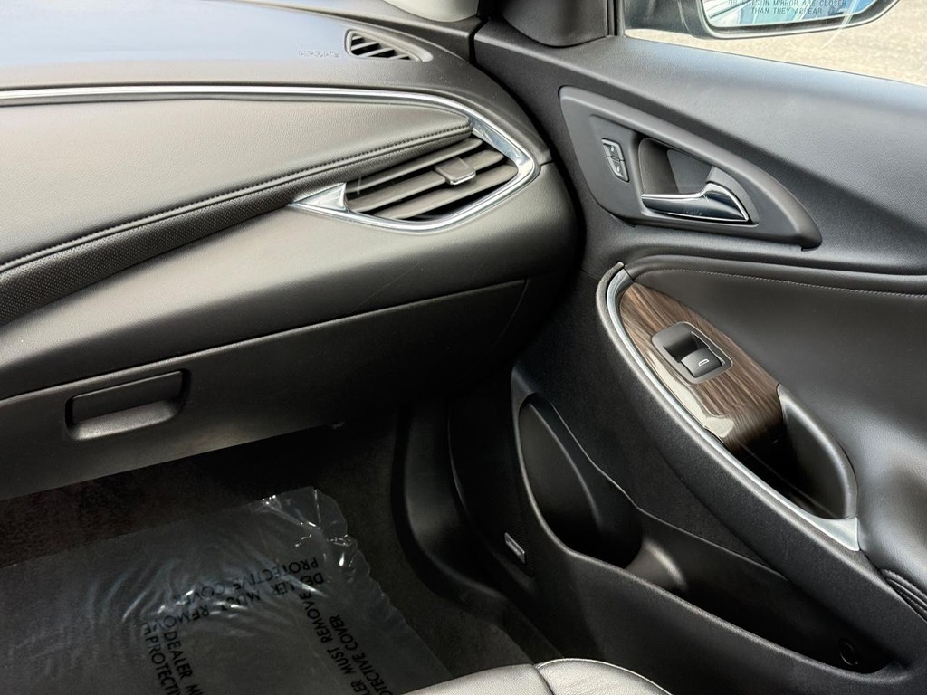 Chevrolet Malibu Vehicle Full-screen Gallery Image 12