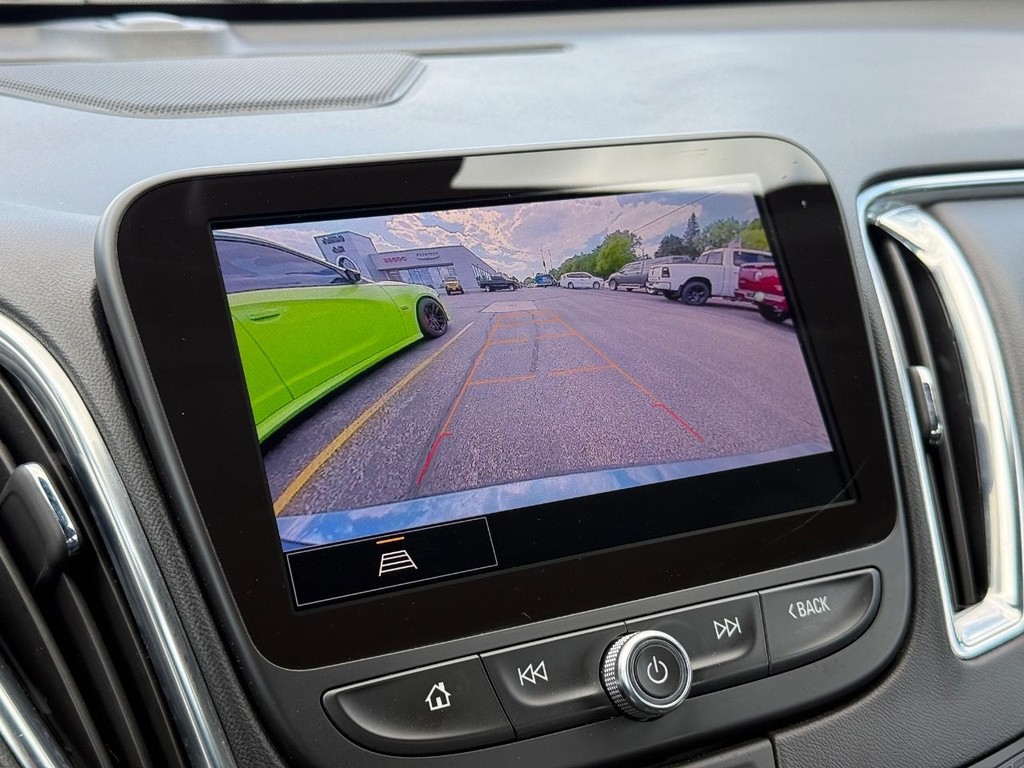 Chevrolet Malibu Vehicle Full-screen Gallery Image 17