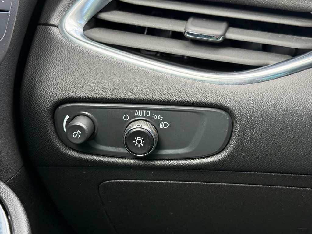 Chevrolet Malibu Vehicle Full-screen Gallery Image 20
