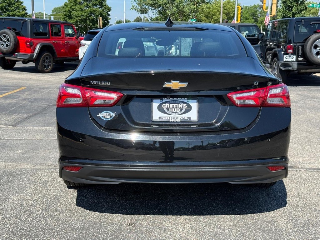 Chevrolet Malibu Vehicle Full-screen Gallery Image 04