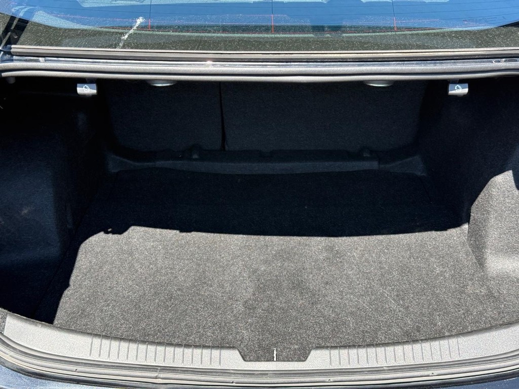 Chevrolet Malibu Vehicle Full-screen Gallery Image 05