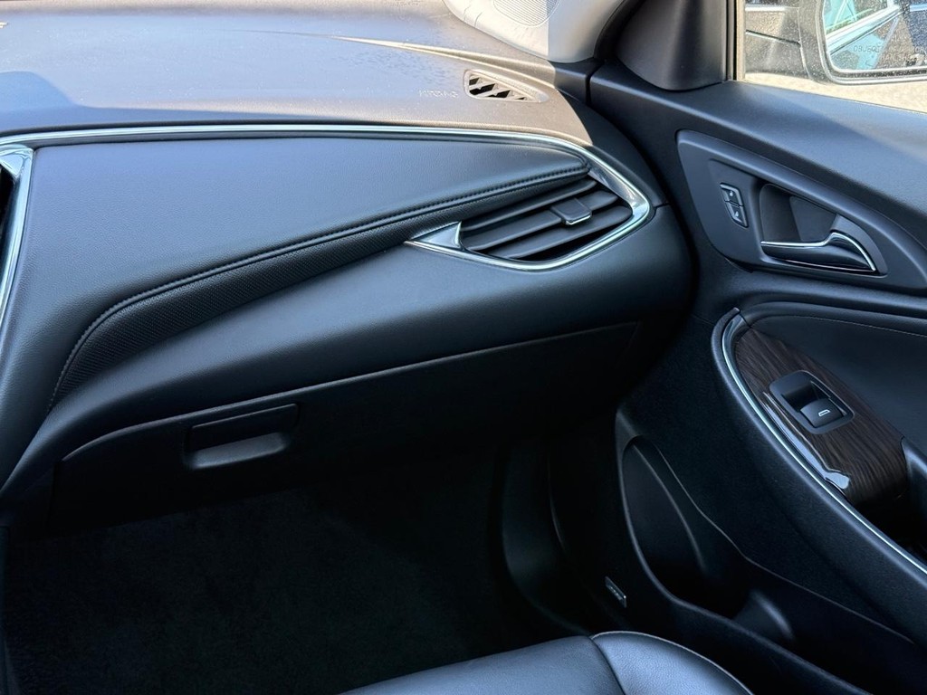 Chevrolet Malibu Vehicle Full-screen Gallery Image 12