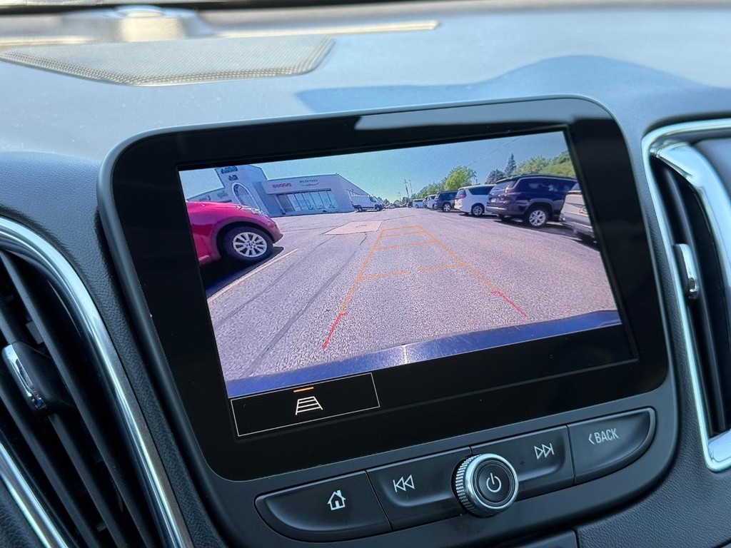 Chevrolet Malibu Vehicle Full-screen Gallery Image 18