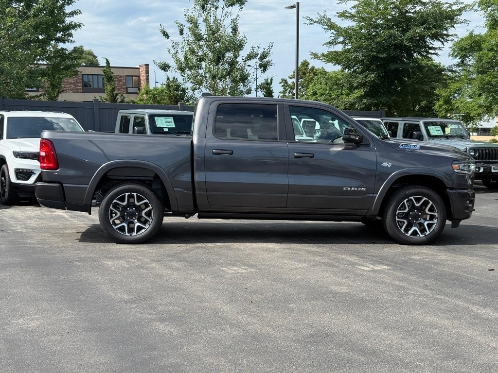 Ram 1500 Vehicle Full-screen Gallery Image 02