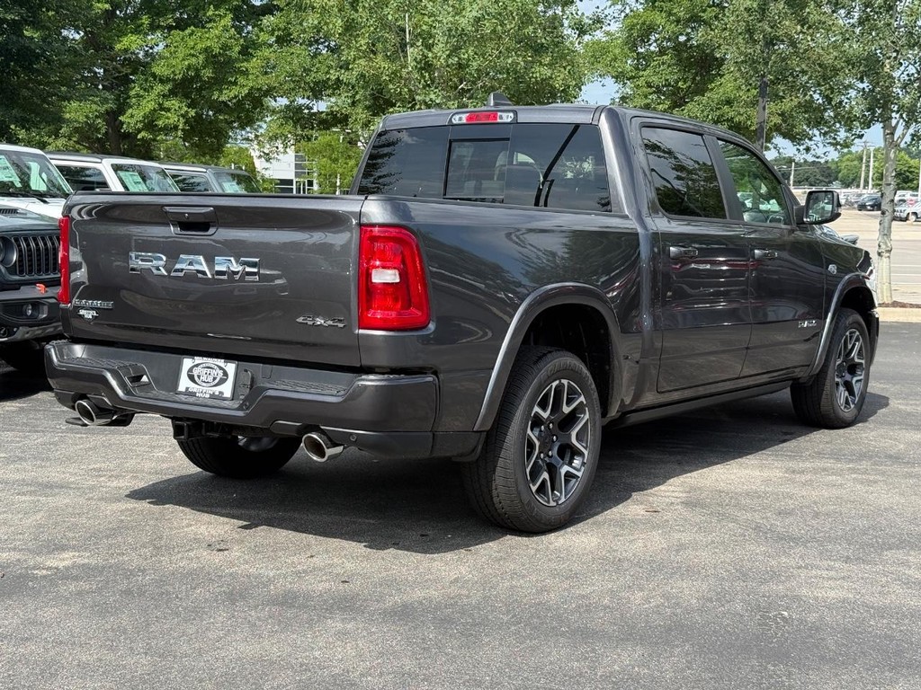 Ram 1500 Vehicle Full-screen Gallery Image 03