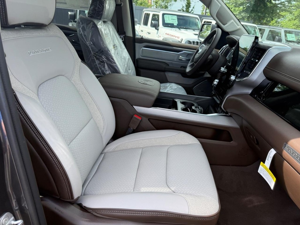 Ram 1500 Vehicle Full-screen Gallery Image 05