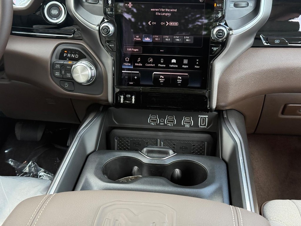 Ram 1500 Vehicle Full-screen Gallery Image 08