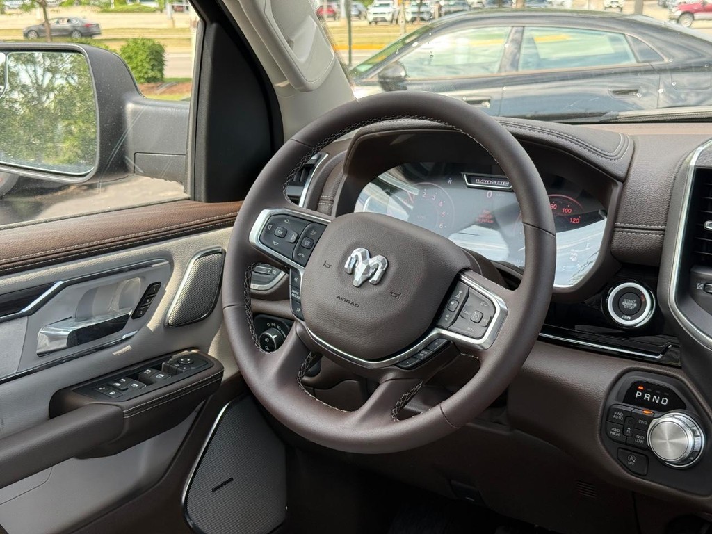 Ram 1500 Vehicle Full-screen Gallery Image 09