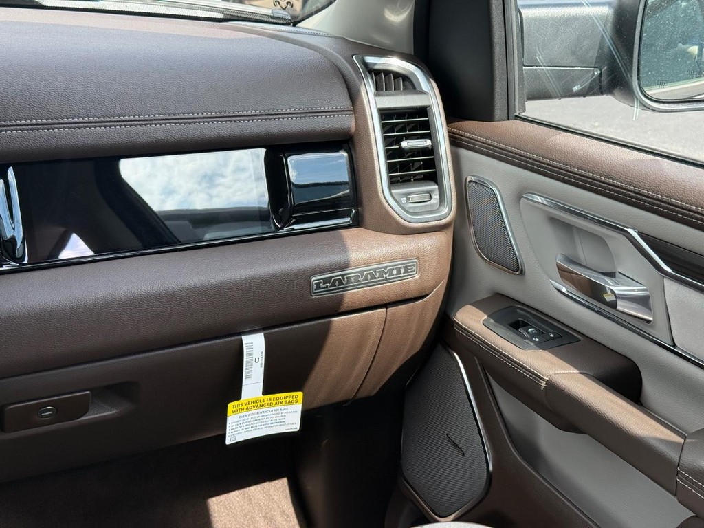 Ram 1500 Vehicle Full-screen Gallery Image 11