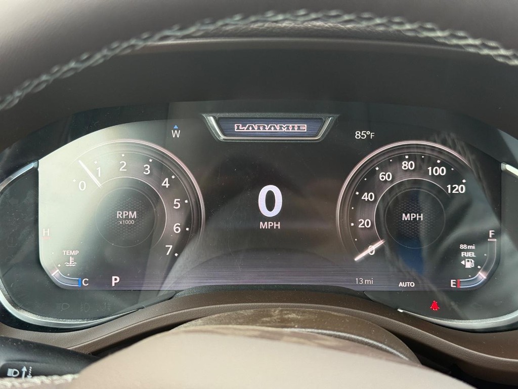 Ram 1500 Vehicle Full-screen Gallery Image 16