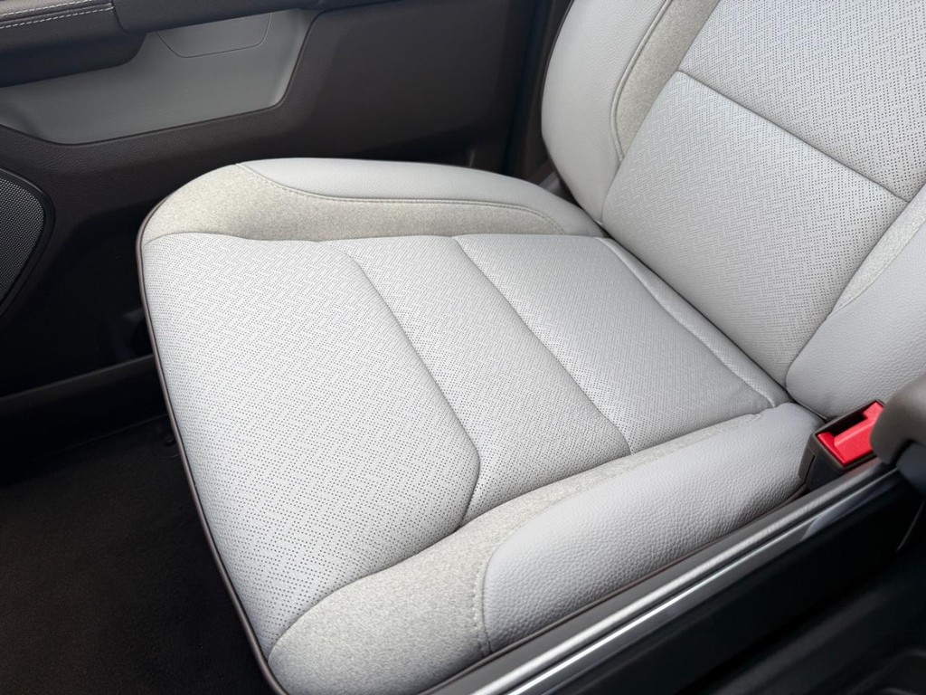 Ram 1500 Vehicle Full-screen Gallery Image 18