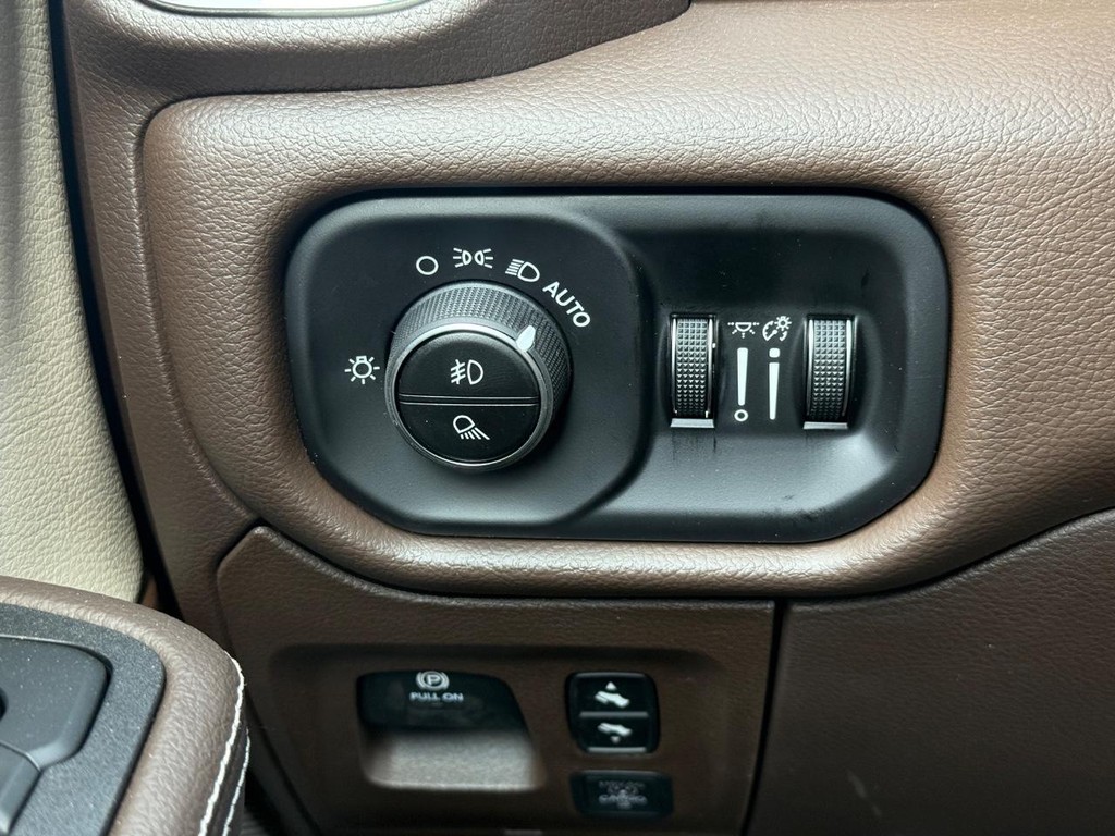 Ram 1500 Vehicle Full-screen Gallery Image 19