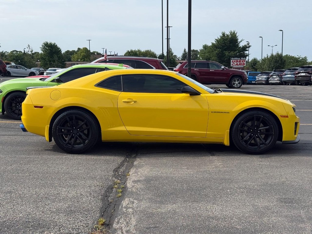 Chevrolet Camaro Vehicle Full-screen Gallery Image 02