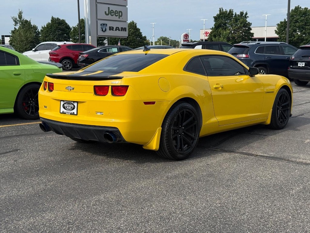 Chevrolet Camaro Vehicle Full-screen Gallery Image 03