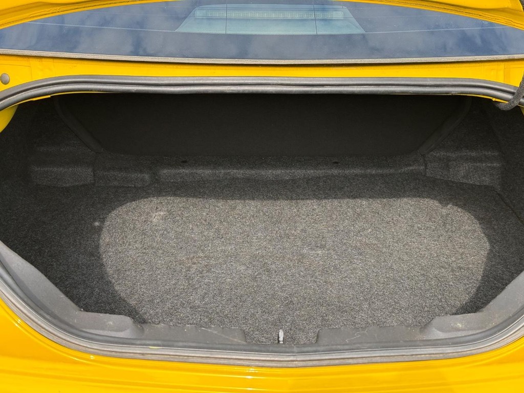 Chevrolet Camaro Vehicle Full-screen Gallery Image 05