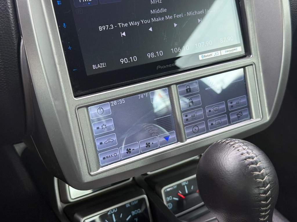Chevrolet Camaro Vehicle Full-screen Gallery Image 17