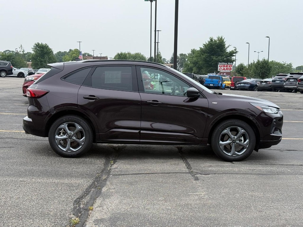 Ford Escape Vehicle Full-screen Gallery Image 02