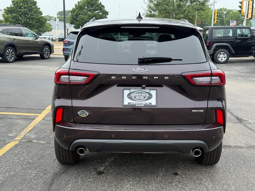 Ford Escape Vehicle Full-screen Gallery Image 04